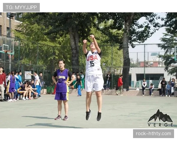 球卡篮筐规则判罚标准与后续球权归属说明